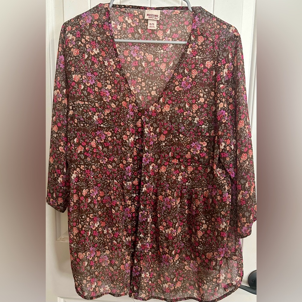 Sheer, floral top with 3/4 sleeves, feminine style